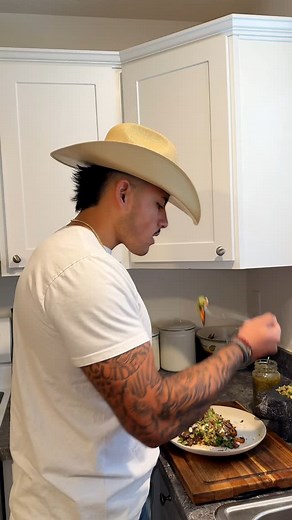 8.7K reactions · 683 shares | Carne Asada Fries Ingredients: CARNE...