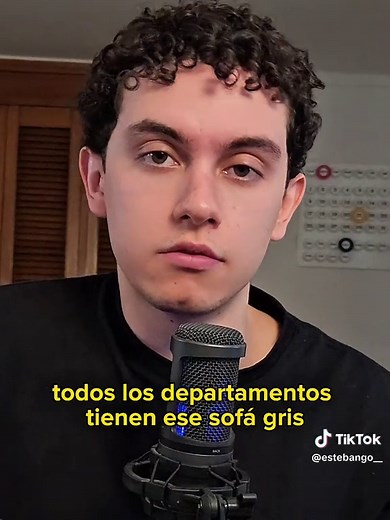 todo es igual y cada vez va a ser mas igual la ley de hotelling: La Ley de Hotelling, también conocida como el principio de diferenciación mínima, es una observación económica que explica por qué los competidores tienden a ofrecer productos similares en un mercado. En esencia, los productores suelen converger hacia un punto medio para maximizar sus beneficios, ya que, en la mayoría de los casos, es más rentable satisfacer a la mayor cantidad de consumidores que a un nicho específico.