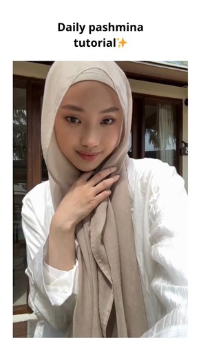 Tutorial Hijab on Instagram: "Daily pashmina tutorial✨ cr // juletrulala #hijabmuslimah #hijabstyle #hijabtutorial #tutorialhijabsegiempat #videotutorialhijabpashmina #tutorialhijab #tutorialhijabpasmina #tutorialhijabsimple #tutorialhijaber #tutorialhijabers #cantikberhijab #cantik #stylehijab #hijabmodesty #artishijrah #hijabpremium #hijabismylife #fyp #muslimah"