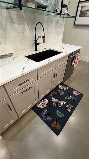 Making the best use of space in this galley kitchen example at @interiordesignconceptsco
