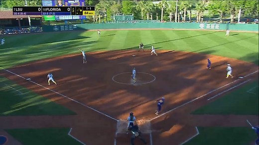 THIS CATCH 😱 SKYLAR WALLACE #NCAASoftball x 🎥 ESPN / Florida Gators Softball | NCAA Softball