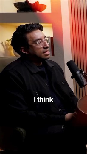 🚩 Red flag: They think they already know everything. 🟩 Green flag: They’re still asking how to love you better. In this conversation with @yung_pueblo, we explore how humility (or the lack of it) can make or break a relationship. A rigid sense of identity often hides deep attachment and resistance to growth. But someone who’s willing to learn, evolve, and ask how they can support your happiness—that’s someone worth building with. 🎧 Full episode out now on The Dr. Hyman Show | Mark Hyman, MD