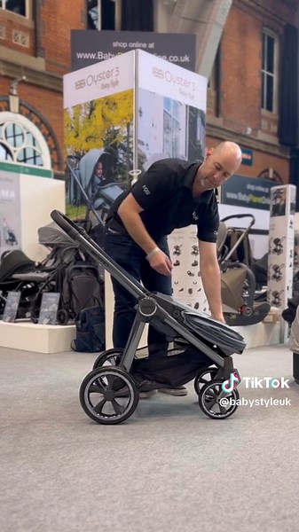 Oyster3 Stroller: How to Fold with Seat Attached
