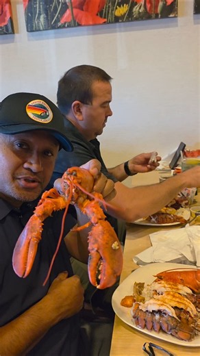 We broke our record! 🦞🔥My nieces and I ate 13 lobsters each at an all-you-can-eat buffet! 😱🍽️