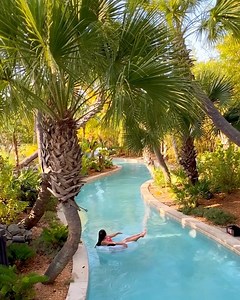 No matter when you visit, always pack a swim suit. ☀️ 📍 : Four Seasons Resort Orlando at Walt Disney World Resort IG 📷 : deafjourney | Visit Orlando