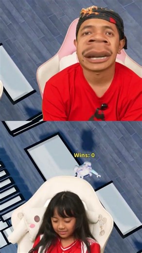 SAMANTHA IS CONFUSED ABOUT WHETHER TO EAT OR DRINK THE MEATBALLS?! #samanthagaming #roblox