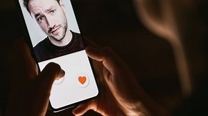 5 Tells That You’re Looking at an AI-Generated Image on a Dating App