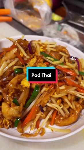 Delicious Chicken Pad Thai Recipe for Thai Food Lovers