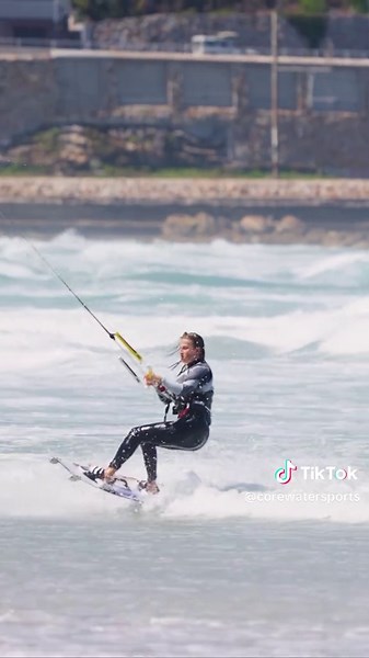 Sticking landings in style with the Fusion 7 @nina.rautenbach in Fishhoek, South Africa 🎥 @supernothing_ofc #ridecore #corekites #kitesurf #kitesurfing #kiteboarding #gokiting #capetown #grab