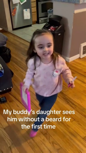 When the baby sees daddy’s new look🤣#funny #funnyvideos #funnytiktok #Foryou #funnybaby