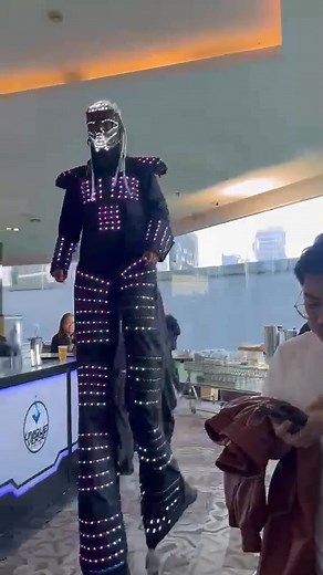 Oooohhh Yeahh !! #LedStilt | Manila's Finest Circus Entertainment