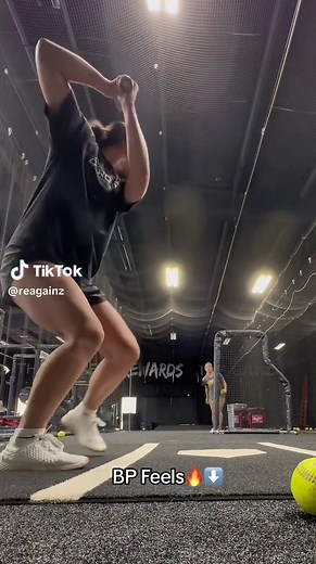 BP feels today: - keeping head over the front shoulder & still through swing - feeling a stretch without rotating upper half - swinging with scap #softball #baseball #softballtraining #softballlife #softballgirls #hitting #softballgirl #swing