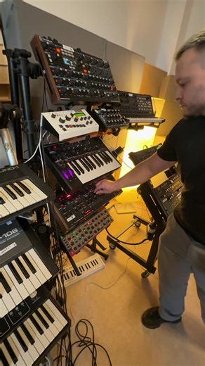 Exploring the Sounds of Jamming with OB-6 and SH-101