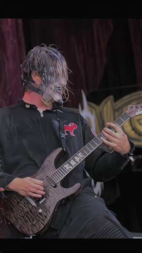 Jim Root's Headbang Moments with Slipknot