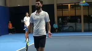 Le folklore des matches par équipes. 👌❤ C'est tendu même en première division. 😂😂 Merci à TennisActu pour la vidéo. Pour voir la vidéo en entier ➡ http://www.tennisactu.net/news-video-les-frasques-de-benoit-paire-au-tcbb-ont-fait-jaser-72044.html | Tennis Legend
