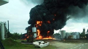 Officials: Crude oil tank explodes after lightning strike in Baytown
