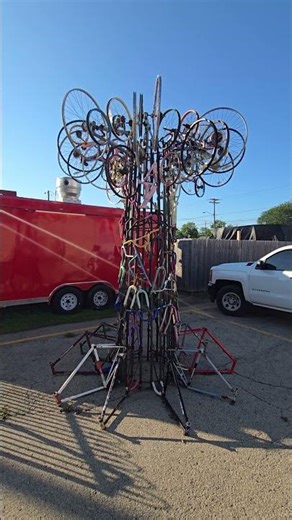 A bicycle Tree 😲👍😉#art #bicycletree #greenbay #wisconsin #shorts