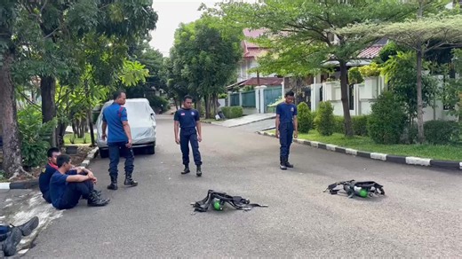 Giat fisik anggota hari ini,Senin 29 Desember 1015.ton A sektor kbn jeruk..Mudah2an bisa selalu konsisten njaga kebugaran fisiknya.Aamiin.#damkarjak #Ngisiwktpiket #damkarjakartabarat #persiapandiklat2026