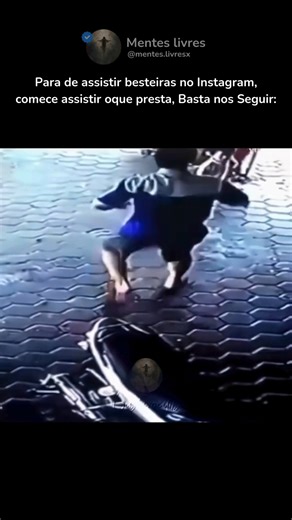 Mentes Livres | Religião | Motivação on Instagram: "𝐋𝐞𝐢𝐚 𝐢𝐬𝐬𝐨 𝐞 𝐦𝐞 𝐚𝐠𝐫𝐚𝐝𝐞ç𝐚 𝐝𝐞𝐩𝐨𝐢𝐬: . . Senhor, neste momento eu coloco diante de Ti todas as minhas preocupações, meus medos e tudo aquilo que tem pesado no meu coração. Tu conheces minhas dores e sabes exatamente o que eu estou enfrentando. Por isso, eu Te peço: entra na minha vida, acalma a minha mente e fortalece o meu espírito. Que a Tua luz ilumine o meu caminho, que a Tua paz invada a minha casa e que a Tua presença m