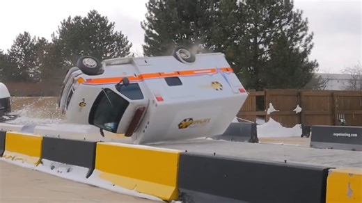 【碰撞试验】Mega Crash Tests That Changed The Way Cars Are Built《看碰撞测试，会解压》