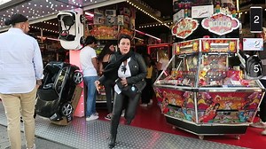 199K views · 1.6K reactions | #secherFouer #pickpocket #test Wéi gutt passen d'Leit op der Fouer op hier Wäertsaachen op? D'Carine huet den Test gemaach. Weider Rotschléi vun der Police fannt Dir hei: https://police.public.lu/fr/prevention/vols.html | Police Luxembourg | Facebook