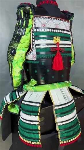 A Closer Look at the Handmade Samurai Armor by thesamuraiarmor.com #cosplay