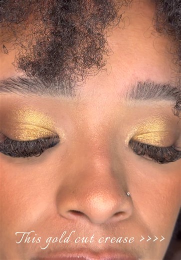 obsessed with this gold cut crease ✨ full breakdown in my most recent video 🤍 or comment if you want an in-depth tutorial @Too Faced Eyeshadow #eyeshadowtutorial #eyeslipsface #eyeshadowlook #softglam #toofaced