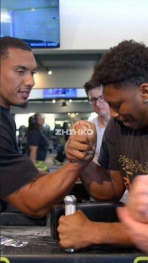 Dude snap his elbow arm wrestling with Larry Wheels #larrywheels #armwrestling