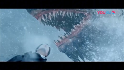 20K views · 208 reactions | A giant shark appeared in the snow, and the scientific expedition was so scared that it froze in place! 雪地里出现巨型鲨鱼，科考被吓到愣在原地！ #大雪怪 #SnowMonster #优酷电影 #youkumovie | Youku Movie | Facebook