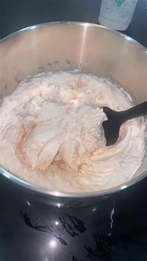 Fresa filled Roblox cake 😍 #homebaker #roblox #coquette #baking #cake