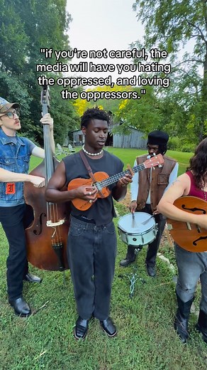 What’s this make u feel?! This is “heavy foot,” — a song for these times. Direct msg me the word “Mon” & I’ll send you my album / tour / & vinyl details 🫂 | Mon Rovîa