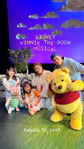 SHOKO | 🍯🐝💕 ⁡ 『ディズニー くまのプーさん』のミュージカルを むすめと鑑賞してきました🍯 @poohshowjapan ⁡ プーさんたちの姿が 終始本当に可愛く癒されました😭🫶 ⁡ 舞台上には100エーカーの森が広がっていて キャストの方々が操るプーさんたちは... | Instagram