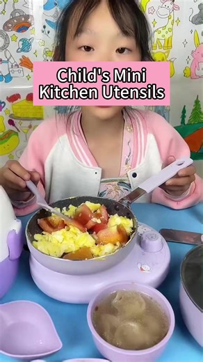Now, let's make a simple tomato and egg stir-fry. First, cut the tomatoes into small pieces. Put the wok on the fire, add some oil to it. Then, crack an egg into the pot and fry it a little. Next, add the tomatoes and stir-fry for a while. Finally, add some salt, stir well, and turn off the heat and serve. So easy and delicious! #foryou #toys #cooking #Recipe #minicooking