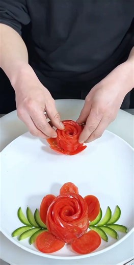 making beautiful garnishes in the shape of roses from tomatoes #shorts #garnish
