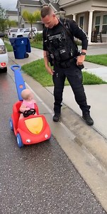 321K views · 4.9K reactions | ADORABLE TRAFFIC STOP❤️: Michelle Warren captured the moment her 10-month-old daughter was “pulled over” by her police officer daddy in Central Florida. wfla.com/news/florida/florida-officer-pulls-over-10-month-old-daughter-in-adorable-video/2099902063 | WFLA News Channel 8 | Facebook