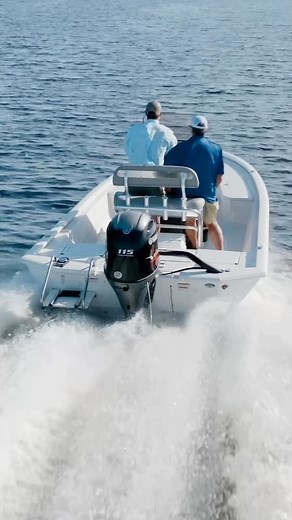 Smooth Cruisin’ on the 21FS. . . . #avidboats #aluminumboat #aluminumboats #bayboat #bayboats #boat #boatlife #boating #boats #boatlifestyle #fishing #fishingdaily #fishinglifestyle #fish #boattrader #boatbuilder #boatbuilding #yamahaoutboards | Avid Boats