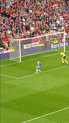 How did this happen?! Torres miss against Man Utd 🫣