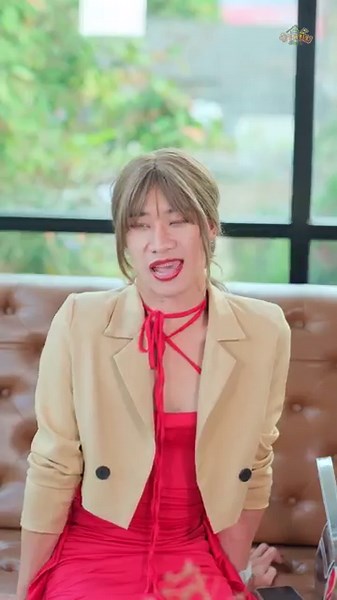 3.8M views · 10K reactions | เมื่อเพื่อนรักกลายเป็นท่านประธาน เขาจะจำกันได้ไหม | บ้านยิ้ม channel | Facebook