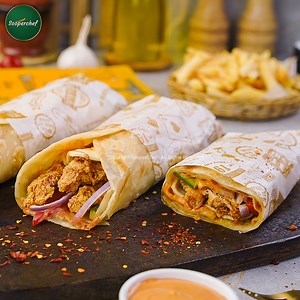 13K views · 552 reactions | Bring the street food experience to your kitchen with our step-by-step guide to the perfect Crispy Chicken Paratha Roll. Made with Nurpur Cheddar Cheese Slice, these Crispy Chicken Paratha Roll make up a perfect bite. #crispychickenparatharoll #chickenparatharoll #paratharoll | SuperChef | Facebook