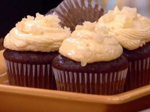 Gingerbread Cupcakes with Caramelized Mango Buttercream