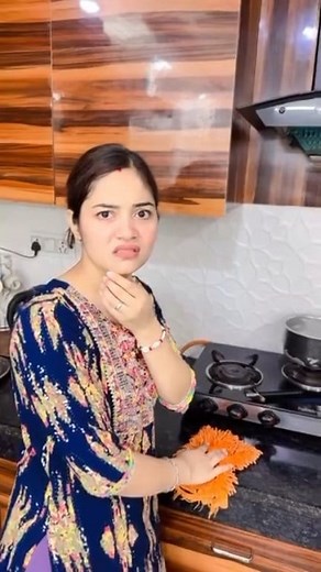 Khana sb aata hai bnana nhi🤣 #comedy #prank #funny | ManVik Marwaha