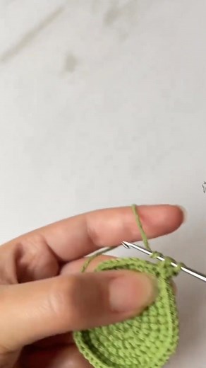 Crochet Matcha Cookies - Crochet Cookies Amigurumi Visit https://www.dailycrochet.com/ for More FREE patterns and tutorials. | DailyCrochet.com
