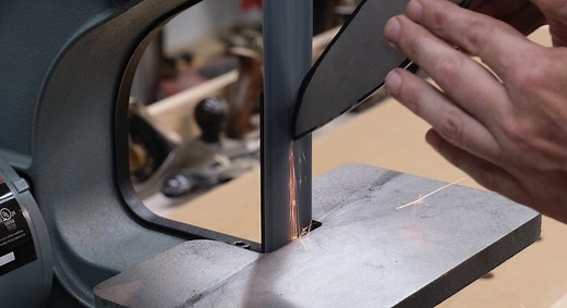 We are happy to introduce the new King Canada Belt and Disc Sander (model KC-770FX)! 📢 The 6.2 Amp motor can work with wood, metal, plastic, flat and curved surfaces. This machine is a convenient and powerful bench top sander that can sand, shape, grind, clean and de-burr a variety of materials. 🆒 The 8” disc sander is equipped with a cast iron table that adjusts from 0 to 45 degrees and can work in conjunction with the included mitre gauge and T-slot, to safety sand or grind precise angles in