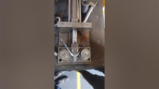 FOLDING TO 180 DEGREES DURING SIDE BEND TEST ON HYDRAULIC PRESSING MACHINE IN MECHANICAL LABORATORY