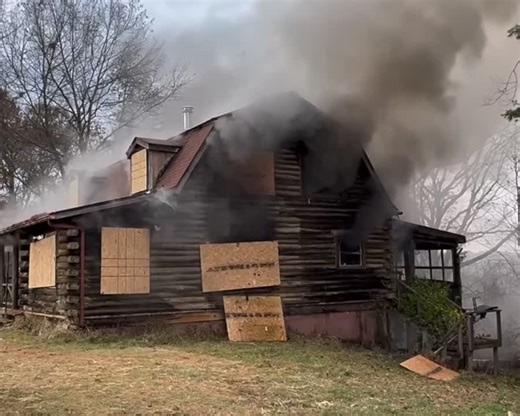 During a 360 size-up, every detail matters. Survey Mode in the FirePRO 300 enhances contrast in cooler scenes, helping you spot smoke paths, heat movement, and exterior clues that might otherwise go… | Seek Thermal