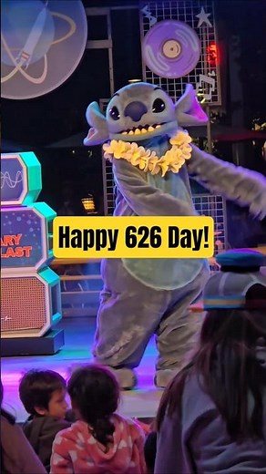 POV: The Stitch Dance Party at Disneyland is a VIBE 🌺 ESPECIALLY on 626 Day! 💙 #disneyland