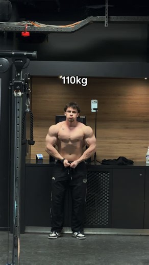 @danyilmos | 15kg difference 🤯 #bodybuilding #classicphysique #ifbb #shredded #gym | Instagram