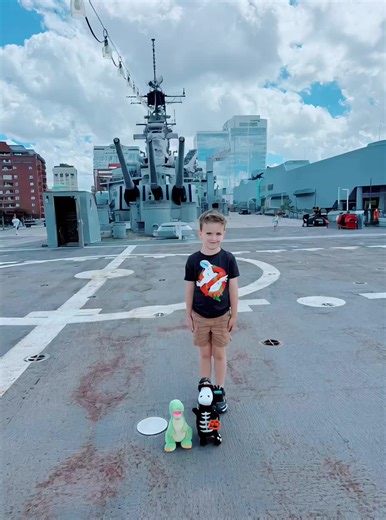 Tj & Tiny Diny having fun with AI shenanigans @Nauticus #norfolk #navy #dinoqueen #virginia