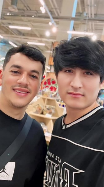 Casual Interactions in a Retail Environment