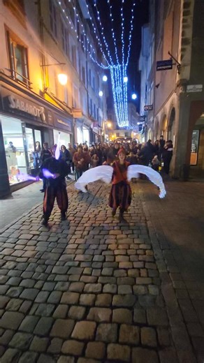 🔥 Quand la ville s’anime, le centre-ville s’illumine. Merci à la Ville du Puy-en-Velay pour cette belle énergie. Ensemble, on fait battre le cœur du Puy. #commercelocal #shopping #lepuyenvelay #achatlocal #centreville #commerces #hauteloire #animation | Commerce Artisanat Ponot